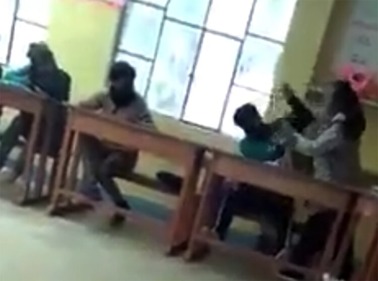 Maestra agrede a un estudiante de secundaria de Cochabamba. Foto: Captura