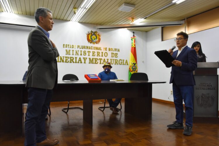 Tras denuncias contra exdirectora, posesionan a Ariñez como nuevo director de la AJAM