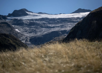 Alpes en peligro; una imagen del glaciar de Basodino tomada el 20 de septiembre de 2022 en Bignasco. Foto: AFP.