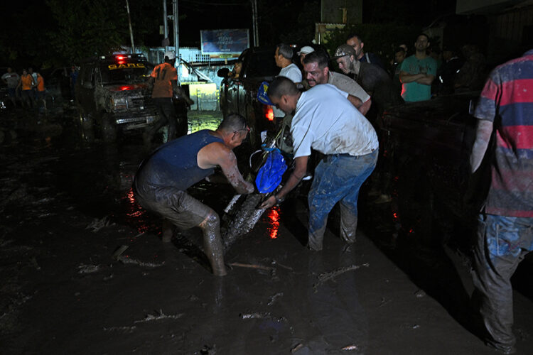 Nuevo aluvión deja tres muertos y eleva desastres por lluvias en Venezuela