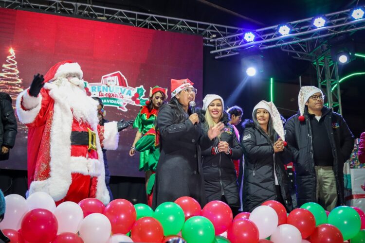 La Navidad llegó a El Alto con el encendido del ‘árbol más grande de Bolivia’