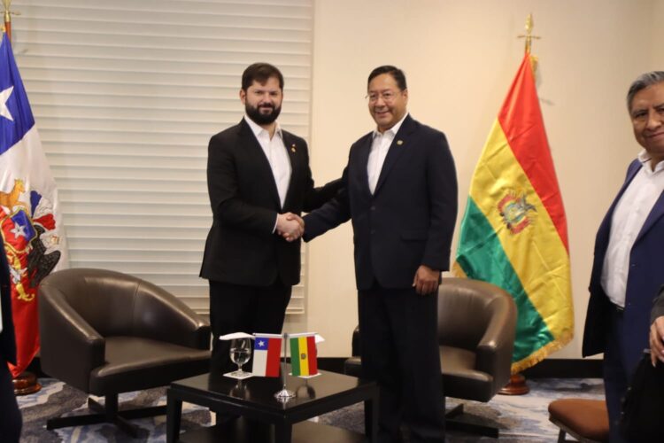 Arce y Boric acuerdan agilizar el libre tránsito y fortalecer el comercio por puerto de Arica