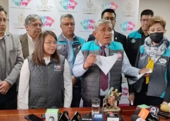 Arias habla de traición y rechaza ordenanza de construcciones, anuncia procesos