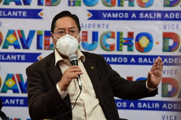 Luis Arce, candidato del MAS, en un mitin de su campaña en 2020.