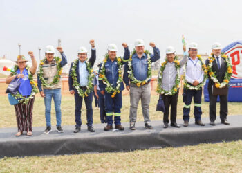 Luis Arce y ejecutivos de YPFB en el lanzamiento del proyecto biodiésel. Foto: LuchoXBolivia