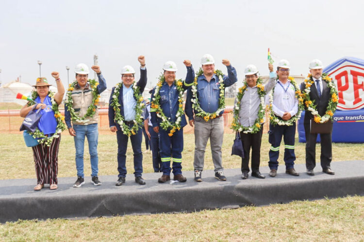 Luis Arce y ejecutivos de YPFB en el lanzamiento del proyecto biodiésel. Foto: LuchoXBolivia