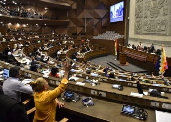 Ante vacancias, la Asamblea designa a Arista y San Martín como nuevas vocales del TSE