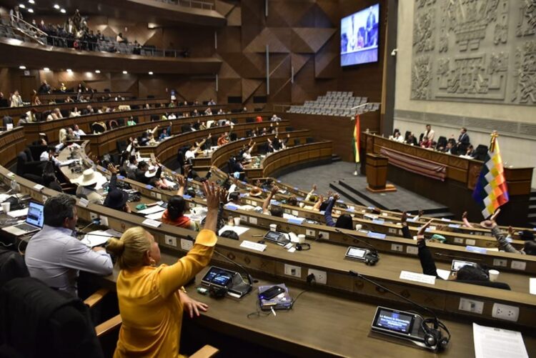 Ante vacancias, la Asamblea designa a Arista y San Martín como nuevas vocales del TSE