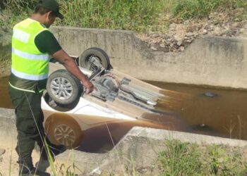 El momento de la recuperación de los cuerpos. Foto: Policía Boliviana