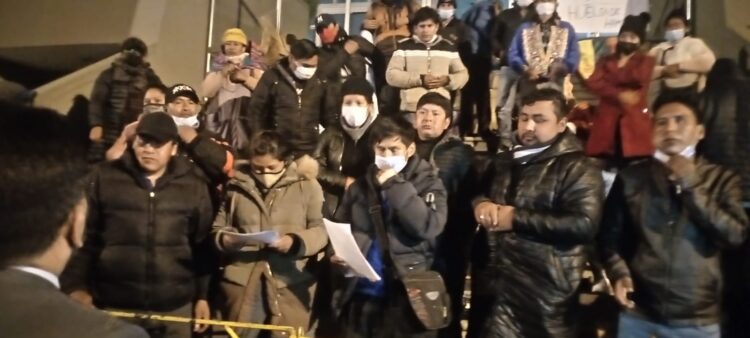 Levantan huelga víctimas de las masacres de Sacaba y Senkata de 2019