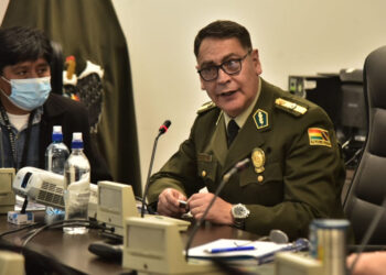 El Comandante de la Policía comparece ante una comisión legislativa por el caso de los autos robados