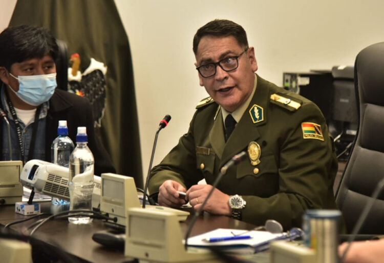 El Comandante de la Policía comparece ante una comisión legislativa por el caso de los autos robados