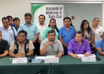 Paro indefinido es rechazado por alcaldes cruceños