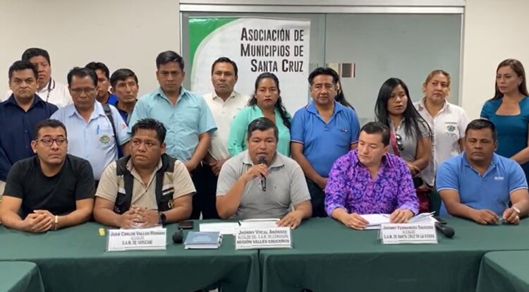 Paro indefinido es rechazado por alcaldes cruceños