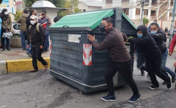 Tras incidentes, juez ordena tratar a Áñez en la cárcel aun en contra de su voluntad