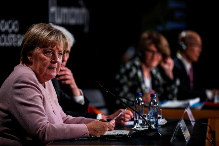 Merkel "no lamenta para nada" su política energética respecto a Rusia