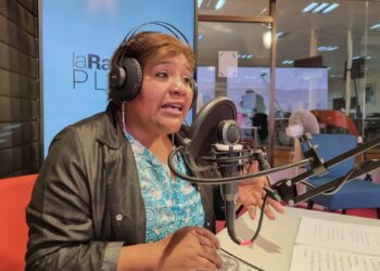 La cantante Giovanna Angola, en los estudios de La Razón Radio. Foto: Rubén Atahuichi