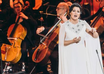 La soprano rusa Anna Netrebko suspende conciertos en Nueva York por Ucrania
