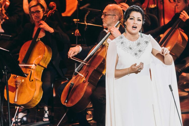 La soprano rusa Anna Netrebko suspende conciertos en Nueva York por Ucrania
