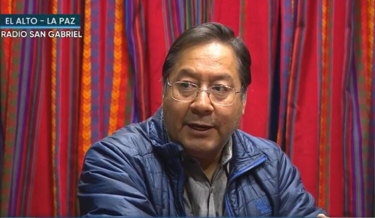El presidente Luis Arce en radio San Gabriel. Captura: BTV