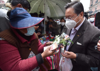 El presidente Arce visita la feria de la Alasita en La Paz