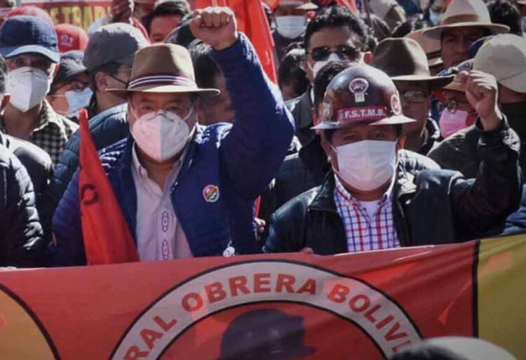 Arce anuncia decretos sobre licencias de trabajo y fraccionamiento de vacaciones