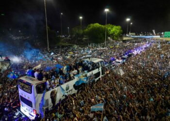 La fiesta albiceleste termina con un saludo desde helicópteros