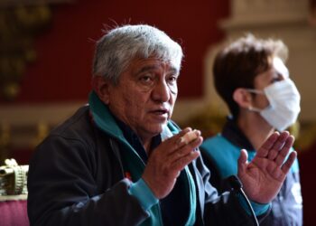El alcalde Iván Arias en conferencia de prensa. Foto: Álvaro Valero