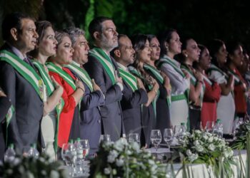 Camacho dedica su discurso por el aniversario de Santa Cruz a alusiones a sus adversarios