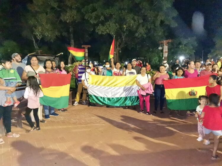 Llega el cabildo cívico cruceño por la defensa de la tierra y contra los avasalladores