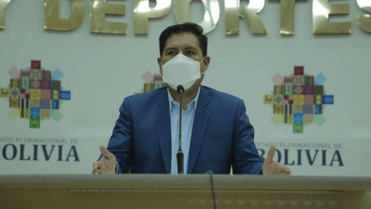 El ministro Jeyson Auza, en conferencia de prensa este jueves. Foto: Ministerio de Salud