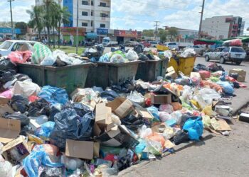 Santa Cruz declara alerta roja, la basura se acumula en las calles y falta combustible para los servicios de salud