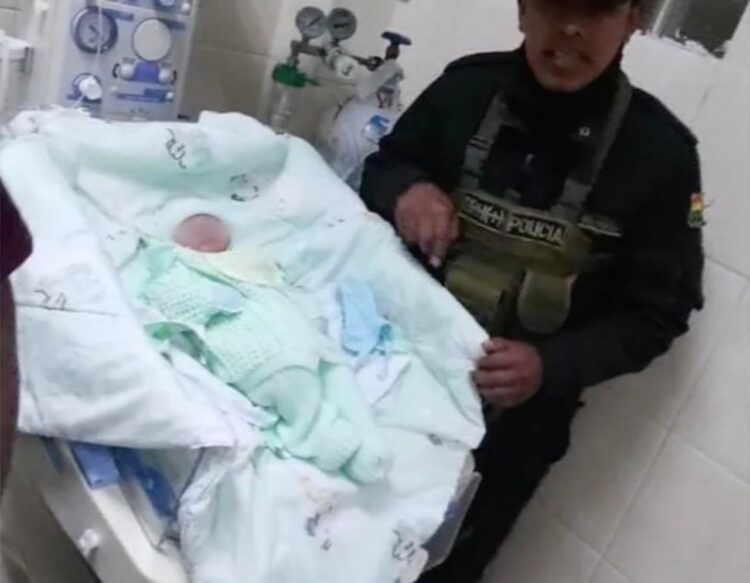 Su llanto le salvó la vida, un bebé abandonado es rescatado en Viacha