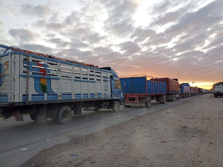 Vecinos de Chimoré bloquean por segundo día la carretera Cochabamba-Santa Cruz