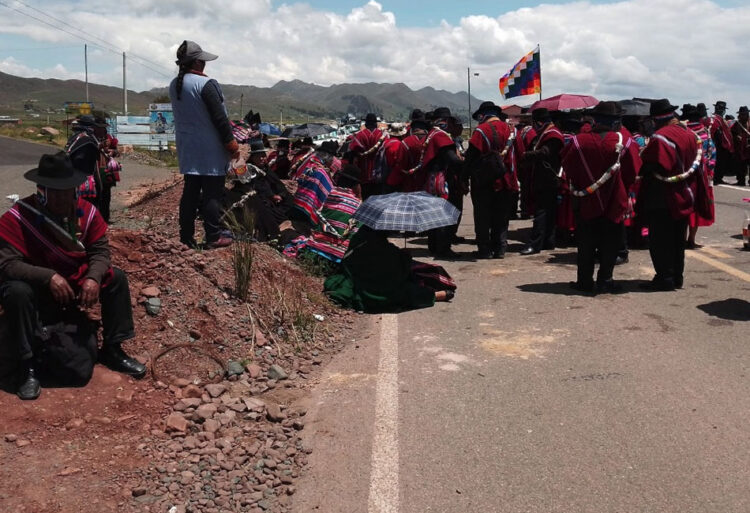 Persisten bloqueos en La Paz, Santa Cruz y Cochabamba por distintas demandas