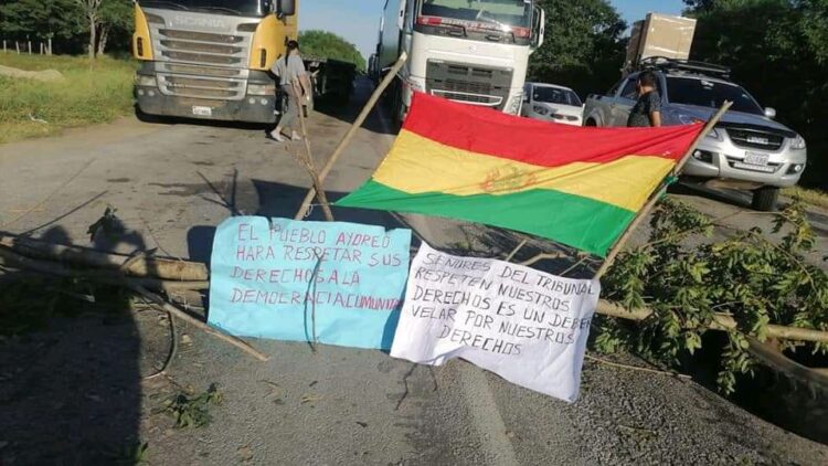 Ayoreos bloquean ruta a Brasil en protesta a revocatoria de mandato de asambleísta
