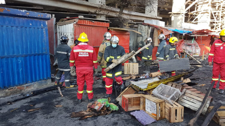 El fuego fue controlado en el Mall Gran Vía, vías y anaqueles cercanos seguirán cerrados