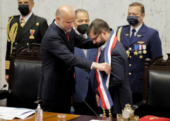 El izquierdista Gabriel Boric asume como el presidente más joven de Chile