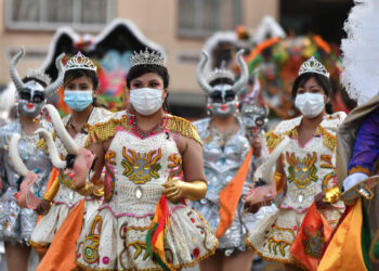 Carnet de vacunación será indispensable para danzarines y público del Carnaval de Oruro en febrero