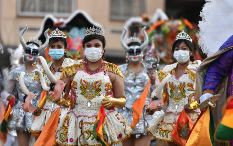 Carnet de vacunación será indispensable para danzarines y público del Carnaval de Oruro en febrero