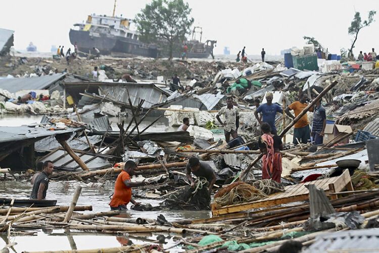 Al menos 35 muertos por la tormenta Sitrang en la costa de Bangladesh