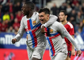 Barcelona gana a Osasuna y se mantiene líder del fútbol español