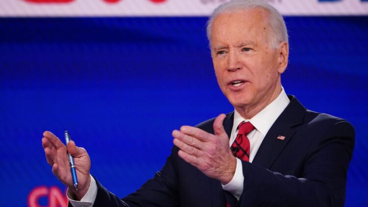 Biden urge a ‘prohibir’ en EEUU vender armas de asalto a particulares