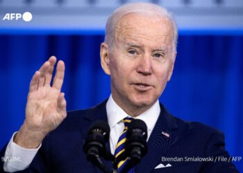 Biden dice a Putin que atacar a Ucrania tendrá ‘rápidos y severos costos’
