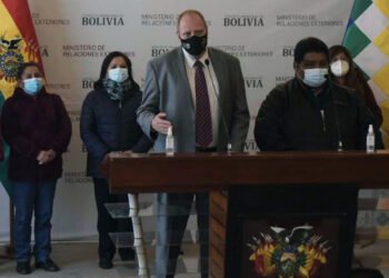 Bolivia ofrece a Chile su personal médico y le pide habilitar otro paso fronterizo