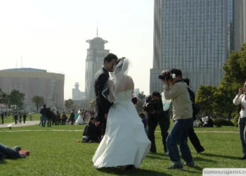 Boda por Zoom y fiesta en el garaje en medio del confinamiento de Shanghái