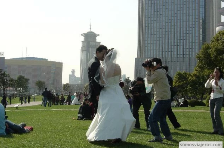 Boda por Zoom y fiesta en el garaje en medio del confinamiento de Shanghái