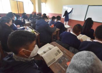 Estudiantes de una unidad educativa de La Paz. Foto: Archivo LR