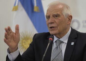 En su cuenta de Twitter, el diplomático europeo ha explicado que la reunión también abarcó "otros temas de preocupación". Foto: AFP