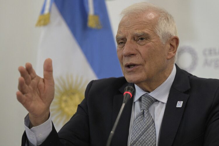 En su cuenta de Twitter, el diplomático europeo ha explicado que la reunión también abarcó "otros temas de preocupación". Foto: AFP